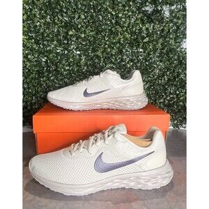 Women’s 9- NIKE REVOLUTION 6